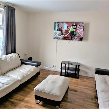 Spacious 5 Bedroom House - 10Min Walk To Becrontree Station